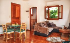 Delfi'S Cozy Maisonette